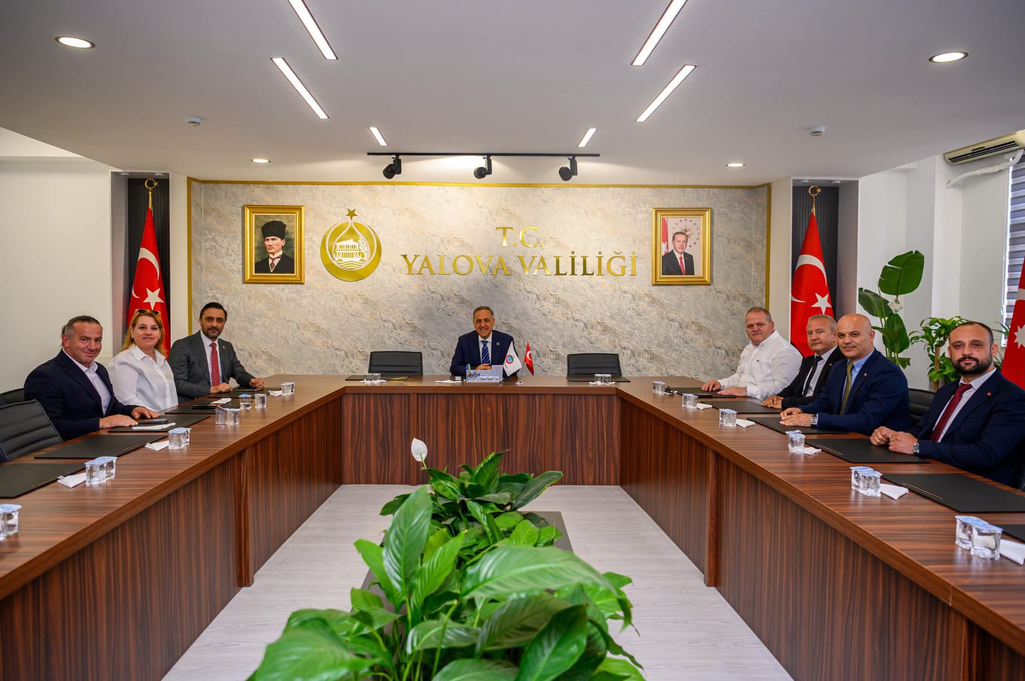 Yalova’da Yoğun Diplomasi Trafiği: Vali Ahmet Hamdi Usta’ya Önemli Ziyaretler: 8 Yalova’da Yoğun Diplomasi Trafiği: Vali Ahmet Hamdi Usta’ya Önemli Ziyaretler ve Eğitim Programında Kritik Mesajlar