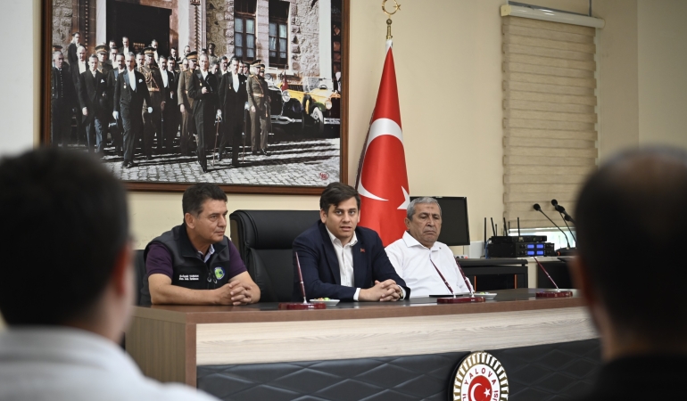 Yalova İl Özel İdaresi’nde Sözleşmeli Memurlar Yemin Etti: Kamu Hizmetine Resmi Adım 1 Yalova İl Özel İdaresi’nde Sözleşmeli Memurlar Yemin Etti: Kamu Hizmetine Resmi Adım