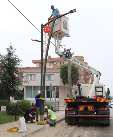 Çiftlikköy Caddeleri Modern LED Aydınlatmalarla Işıl Işıl Oluyor 7 Çiftlikköy Caddeleri Modern LED Aydınlatmalarla Işıl Işıl Oluyor
