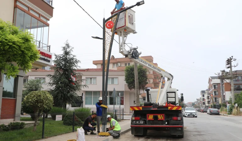 Çiftlikköy Caddeleri Modern LED Aydınlatmalarla Işıl Işıl Oluyor 6 Çiftlikköy Caddeleri Modern LED Aydınlatmalarla Işıl Işıl Oluyor
