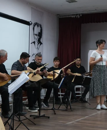 Çiftlikköy’de Bağlama Kursiyerlerinden Türkü Şöleni