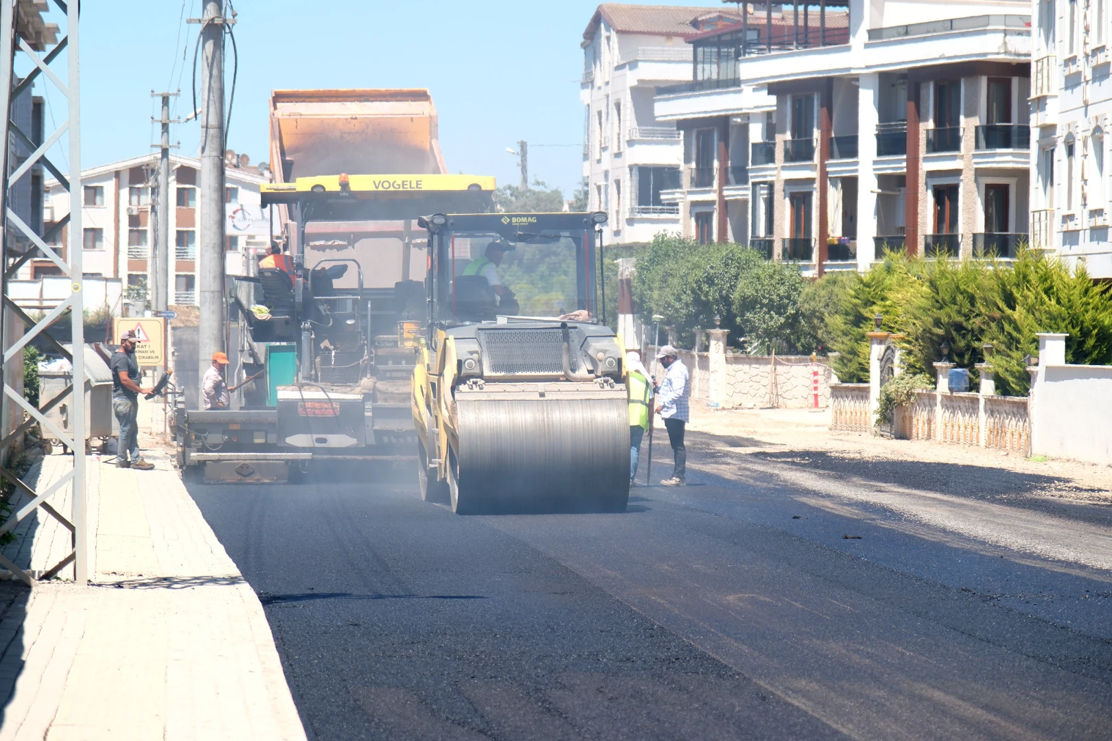 Çiftlikköy’de Yol ve Kaldırım Çalışmaları Aralıksız Sürüyor 5 Çiftlikköy’de Yol ve Kaldırım Çalışmaları Aralıksız Sürüyor