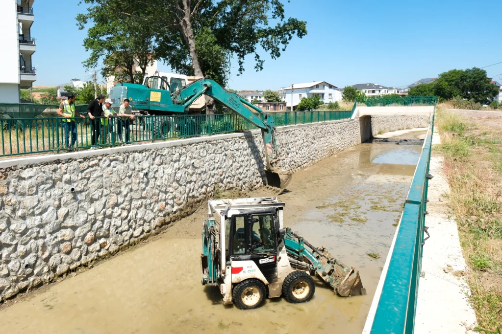 Çiftlikköy’de Dere Islahı ve Temizlik Seferberliği: Kazımiye ve Gacık Dereleri Yaz Sezonuna Hazırlanıyor