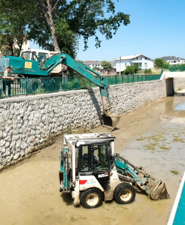 Çiftlikköy’de Dere Islahı ve Temizlik Seferberliği: Kazımiye ve Gacık Dereleri Yaz Sezonuna Hazırlanıyor