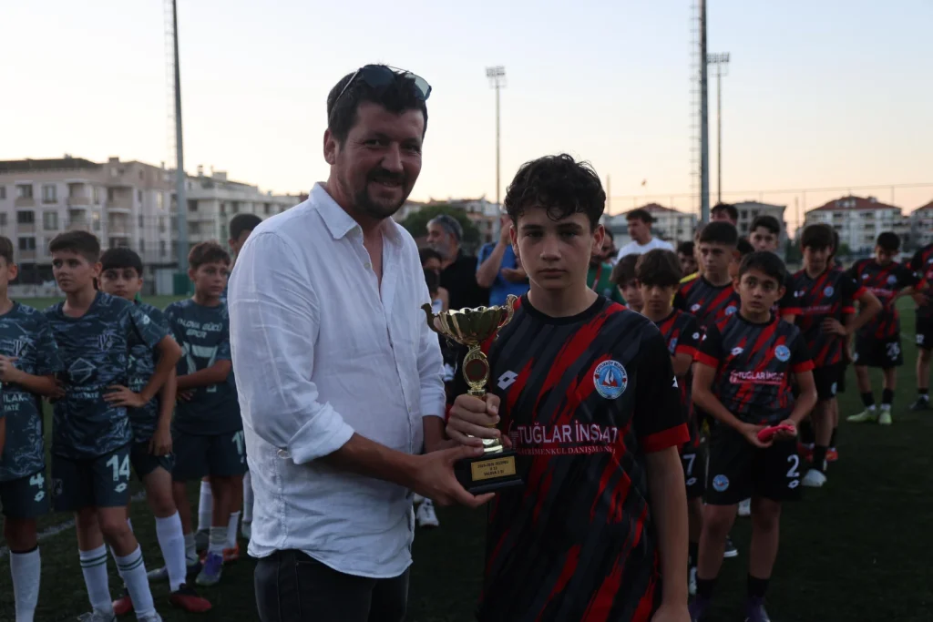 ÇİFTLİKKÖY’ÜN U-13’LERİ SEZONU İKİNCİ TAMAMLADI