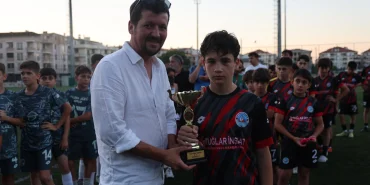 ÇİFTLİKKÖY’ÜN U-13’LERİ SEZONU İKİNCİ TAMAMLADI 68 ÇİFTLİKKÖY’ÜN U-13’LERİ SEZONU İKİNCİ TAMAMLADI