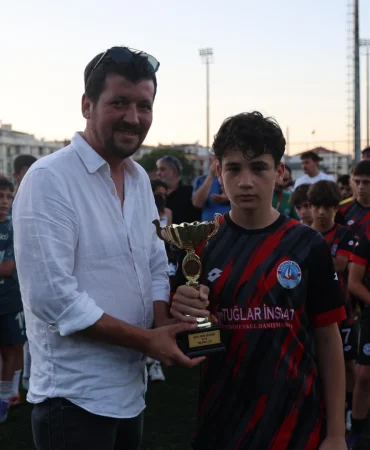 ÇİFTLİKKÖY’ÜN U-13’LERİ SEZONU İKİNCİ TAMAMLADI