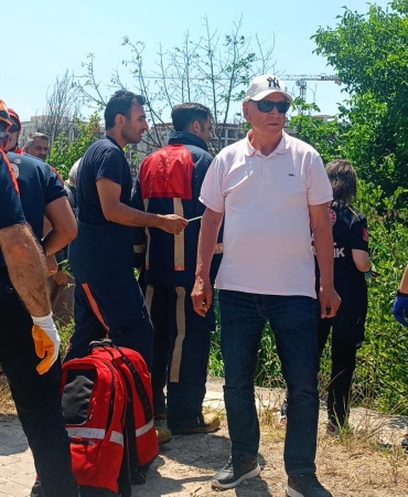 Yalova’da Dereye Uçan Araçtan Yaralı Vatandaş Kurtarıldı 2 Yalova’da Dereye Uçan Araçtan Yaralı Vatandaş Kurtarıldı