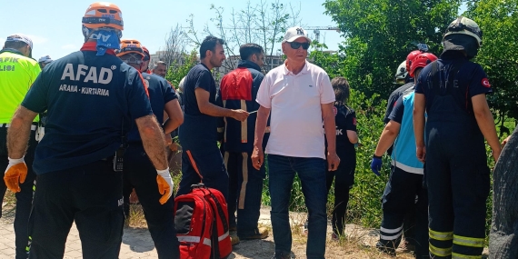 Yalova’da Dereye Uçan Araçtan Yaralı Vatandaş Kurtarıldı 18 Yalova’da Dereye Uçan Araçtan Yaralı Vatandaş Kurtarıldı