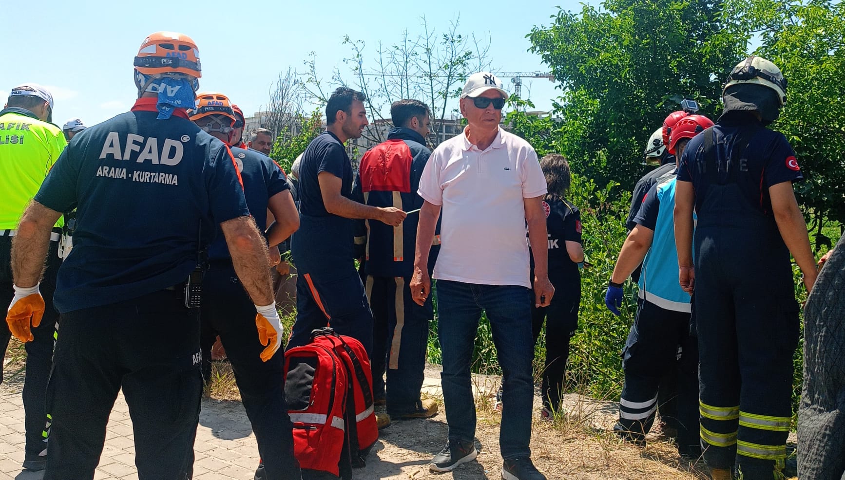 Yalova’da Dereye Uçan Araçtan Yaralı Vatandaş Kurtarıldı 3 Yalova’da Dereye Uçan Araçtan Yaralı Vatandaş Kurtarıldı