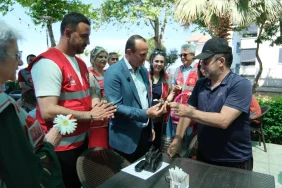 Dünya Çevre Günü’nde Çiftlikköy’de Anlamlı Etkinlik: Vatandaşlara Çiçek Tohumu Topları Dağıtıldı 2 Dünya Çevre Günü’nde Çiftlikköy’de Anlamlı Etkinlik: Vatandaşlara Çiçek Tohumu Topları Dağıtıldı
