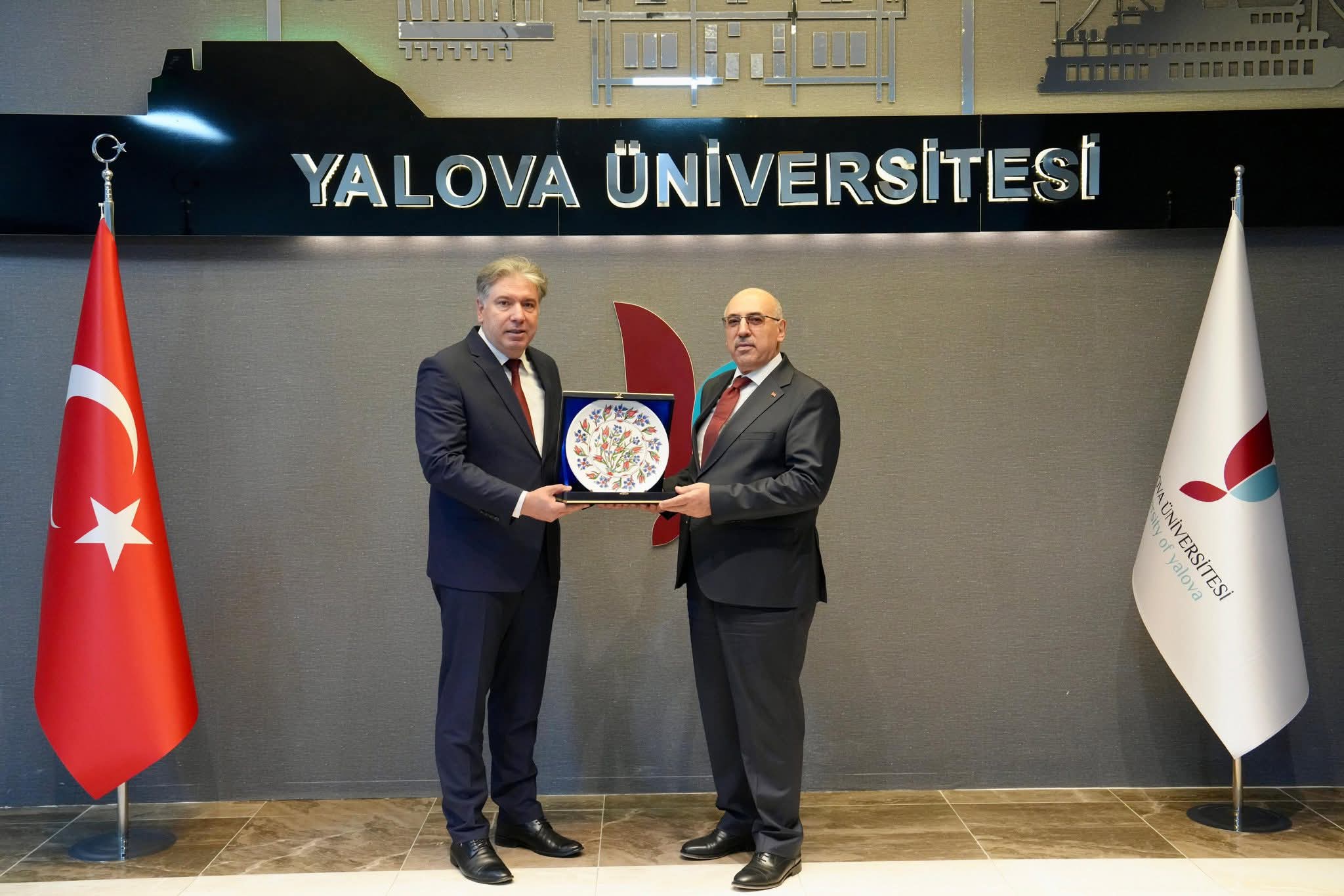YÖK Yürütme Kurulu Üyesi Prof. Dr. Mahmut Ak’tan Yalova Üniversitesi’ne Ziyaret 1 YÖK Yürütme Kurulu Üyesi Prof. Dr. Mahmut Ak’tan Yalova Üniversitesi’ne Ziyaret