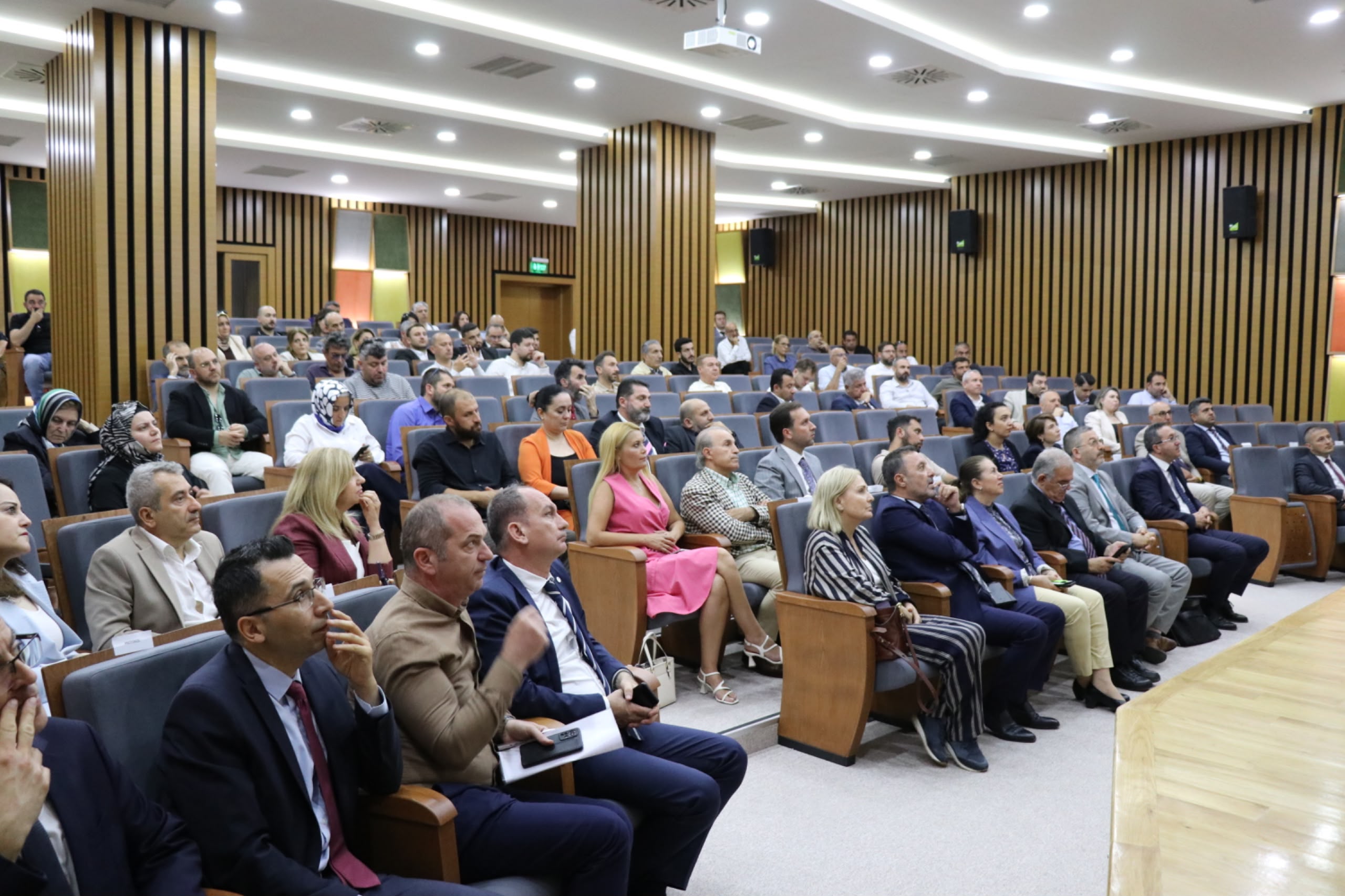 Yalova’da SANTEK Toplantısı Gerçekleştirildi: Yeşil Sanayi Dönüşümü ve Sürdürülebilir Kalkınma Masada 8 Yalova’da SANTEK Toplantısı Gerçekleştirildi: Yeşil Sanayi Dönüşümü ve Sürdürülebilir Kalkınma Masada
