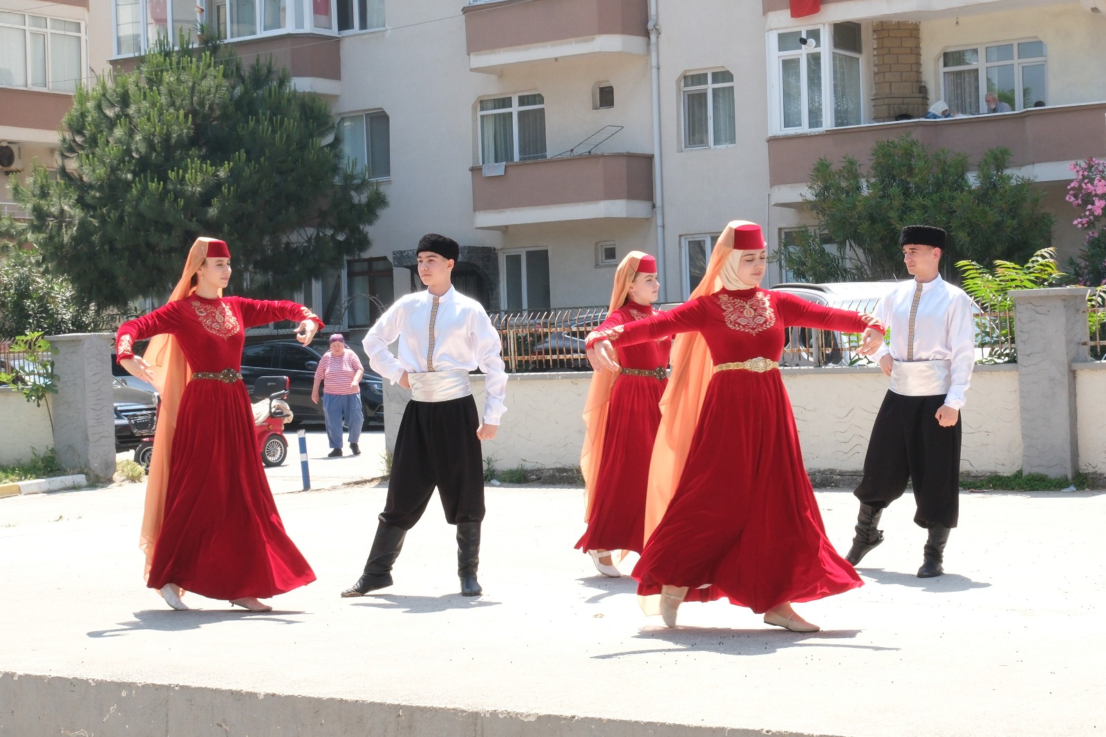 Çiftlikköy’de Tepreş Coşkusu Yaşandı: Kırım Tatarları Baharı Şenlikle Karşıladı 12 Çiftlikköy’de Tepreş Coşkusu Yaşandı: Kırım Tatarları Baharı Şenlikle Karşıladı