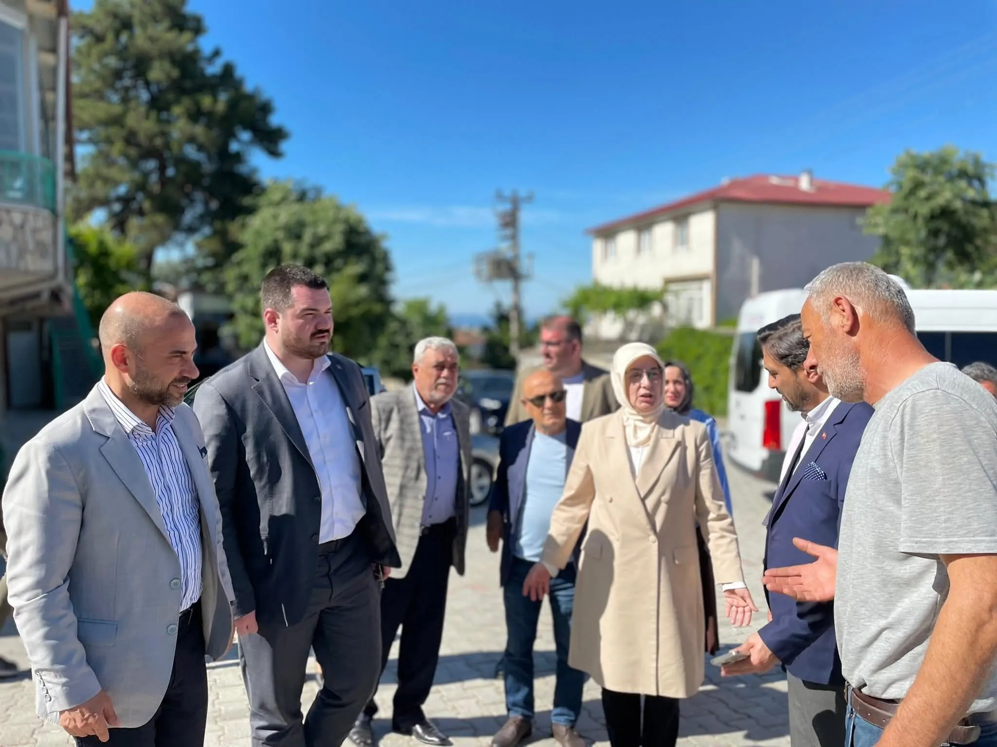 AK Parti Yalova Teşkilatından Bayramın Son Gününde Köy Çıkarması: Vatandaşların Talepleri Yerinde Dinlendi 7 AK Parti Yalova Teşkilatından Bayramın Son Gününde Köy Çıkarması: Vatandaşların Talepleri Yerinde Dinlendi