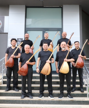 ÇİFTLİKKÖY’DE BAĞLAMA KURSİYERLERİNDEN YIL SONU DİNLETİSİ