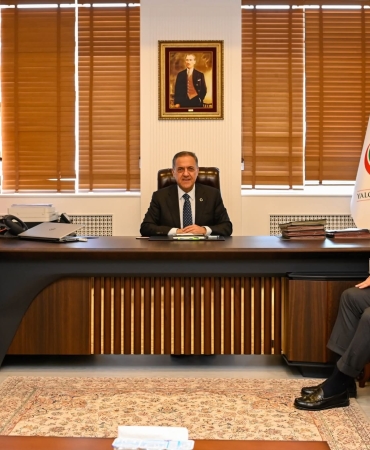 Yalova Valisi Dr. Ahmet Hamdi Usta, İş İnsanı Kemal Baş’ı Makamında Kabul Etti