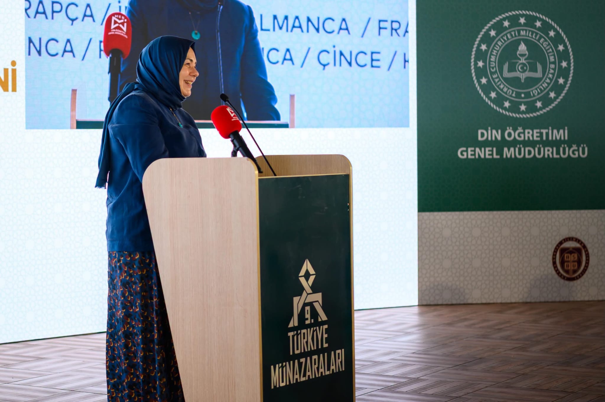 Yalova’da 9. Türkiye Münazaraları Ödül Töreni Düzenlendi: Başarılı Öğrencilere Ödülleri Takdim Edildi 8 Yalova’da 9. Türkiye Münazaraları Ödül Töreni Düzenlendi: Başarılı Öğrencilere Ödülleri Takdim Edildi