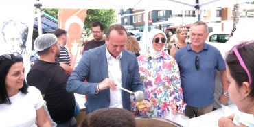 Çiftlikköy Belediyesi'nden 5 Bin Aşure İkramı: Muharrem Ayı'nın Bereketi Vatandaşlarla Paylaşıldı