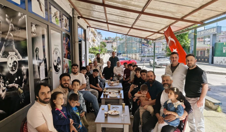 40 Yıllık Gelenek Kurban Bayramı’nda da Devam Etti: Wushu Sporcuları Bayramda Buluştu 6 40 Yıllık Gelenek Kurban Bayramı’nda da Devam Etti: Wushu Sporcuları Bayramda Buluştu