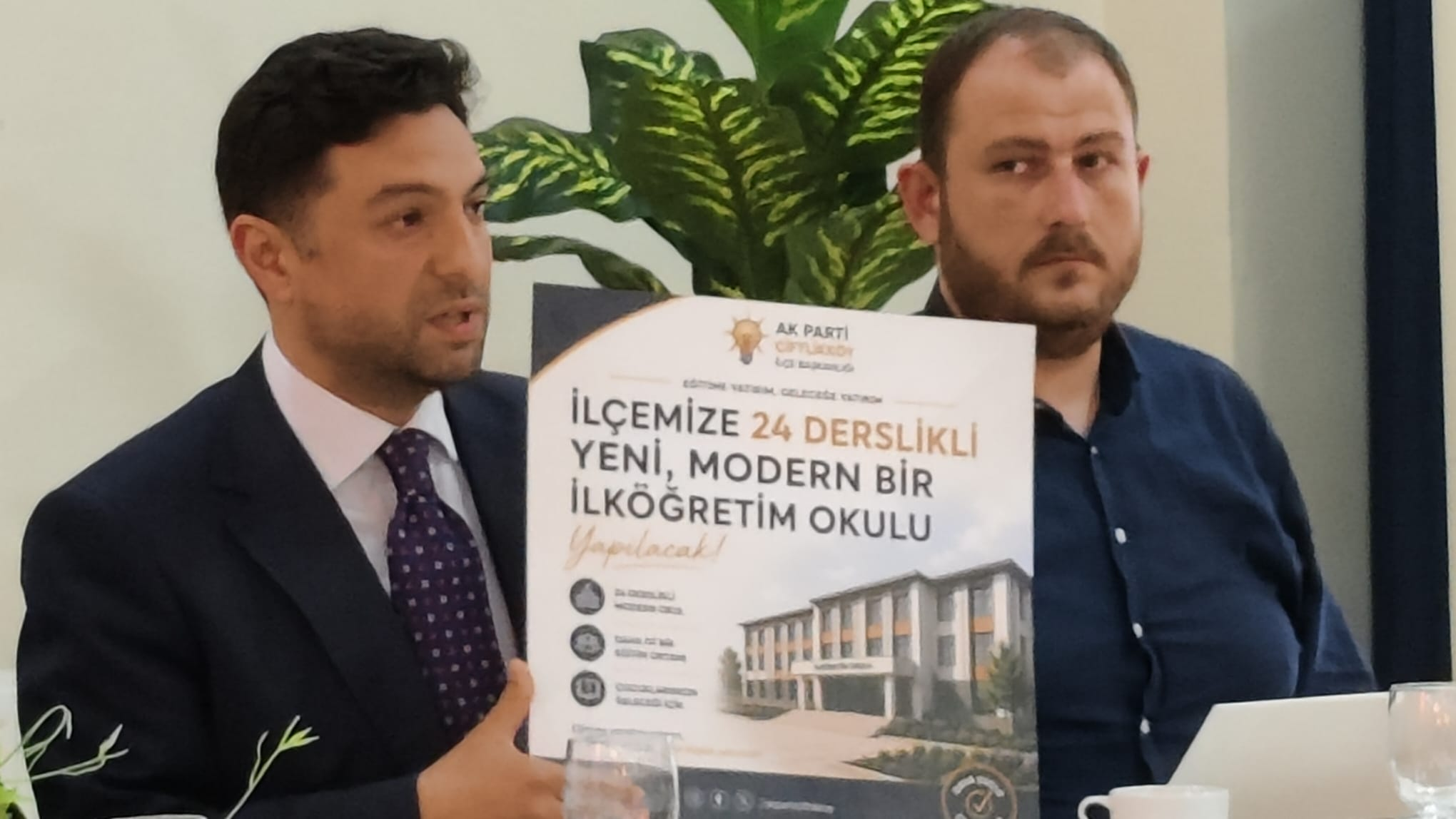 AK Parti’den Çiftlikköy Belediye Başkanı Adil Yele’ye Sert Eleştiriler: “Verilen Sözlerin Hiçbiri Yerine Getirilmedi” 7 AK Parti’den Çiftlikköy Belediye Başkanı Adil Yele’ye Sert Eleştiriler: “Verilen Sözlerin Hiçbiri Yerine Getirilmedi”