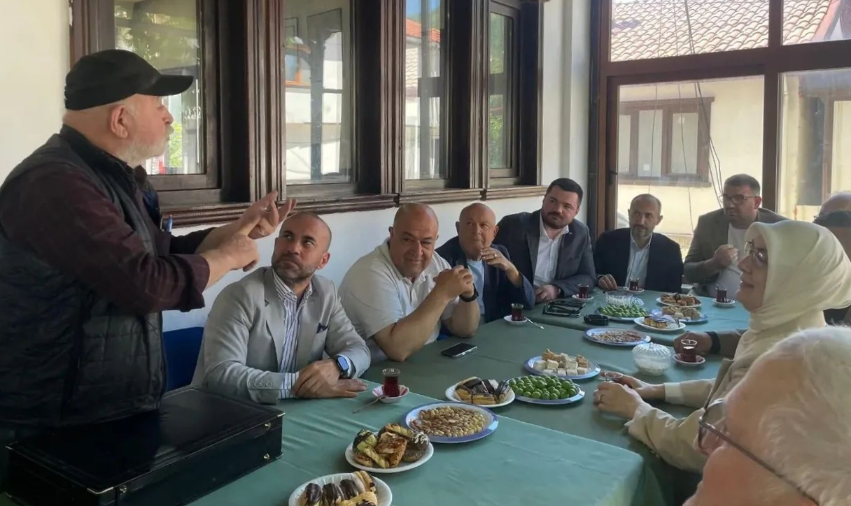 AK Parti Yalova Teşkilatından Bayramın Son Gününde Köy Çıkarması: Vatandaşların Talepleri Yerinde Dinlendi 4 AK Parti Yalova Teşkilatından Bayramın Son Gününde Köy Çıkarması: Vatandaşların Talepleri Yerinde Dinlendi