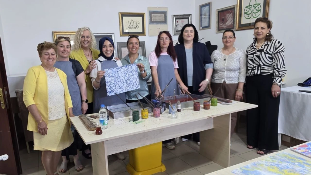 Yalova Kent Konseyi Kadın Meclisi’nden Ebru Sanatı Atölyesi: Sanat ve Dayanışma Bir Arada