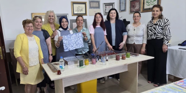 Yalova Kent Konseyi Kadın Meclisi’nden Ebru Sanatı Atölyesi: Sanat ve Dayanışma Bir Arada