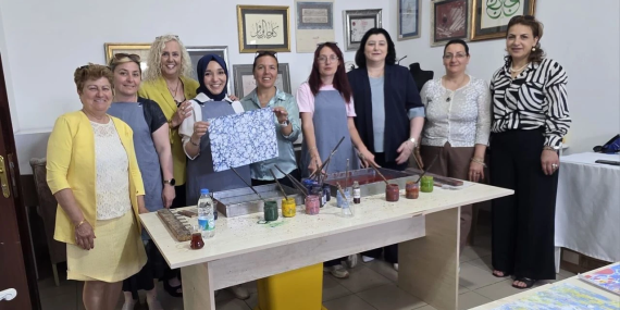 Yalova Kent Konseyi Kadın Meclisi’nden Ebru Sanatı Atölyesi: Sanat ve Dayanışma Bir Arada
