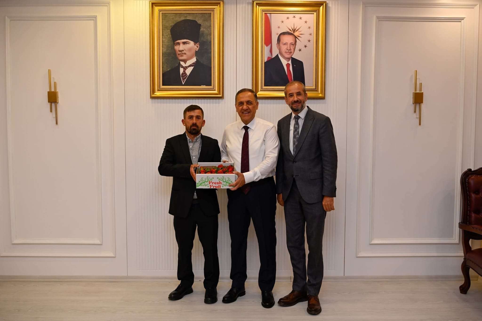 Yalova Valisi Dr. Ahmet Hamdi Usta’ya Yoğun Ziyaret Trafiği: