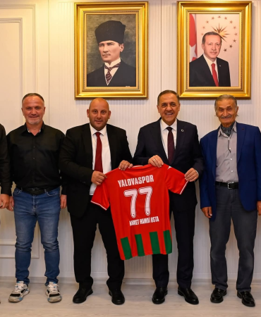 Yalovaspor Yönetiminden Vali Usta’ya Ziyaret: “Sporun ve Sporcunun Yanındayız” 2 Yalovaspor Yönetiminden Vali Usta’ya Ziyaret: “Sporun ve Sporcunun Yanındayız”