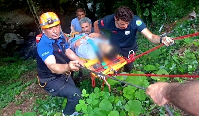 Termal’de Motosiklet Kazası: 30 Metrelik Vadiden Kurtarıldı 1 Termal’de Motosiklet Kazası: 30 Metrelik Vadiden Kurtarıldı