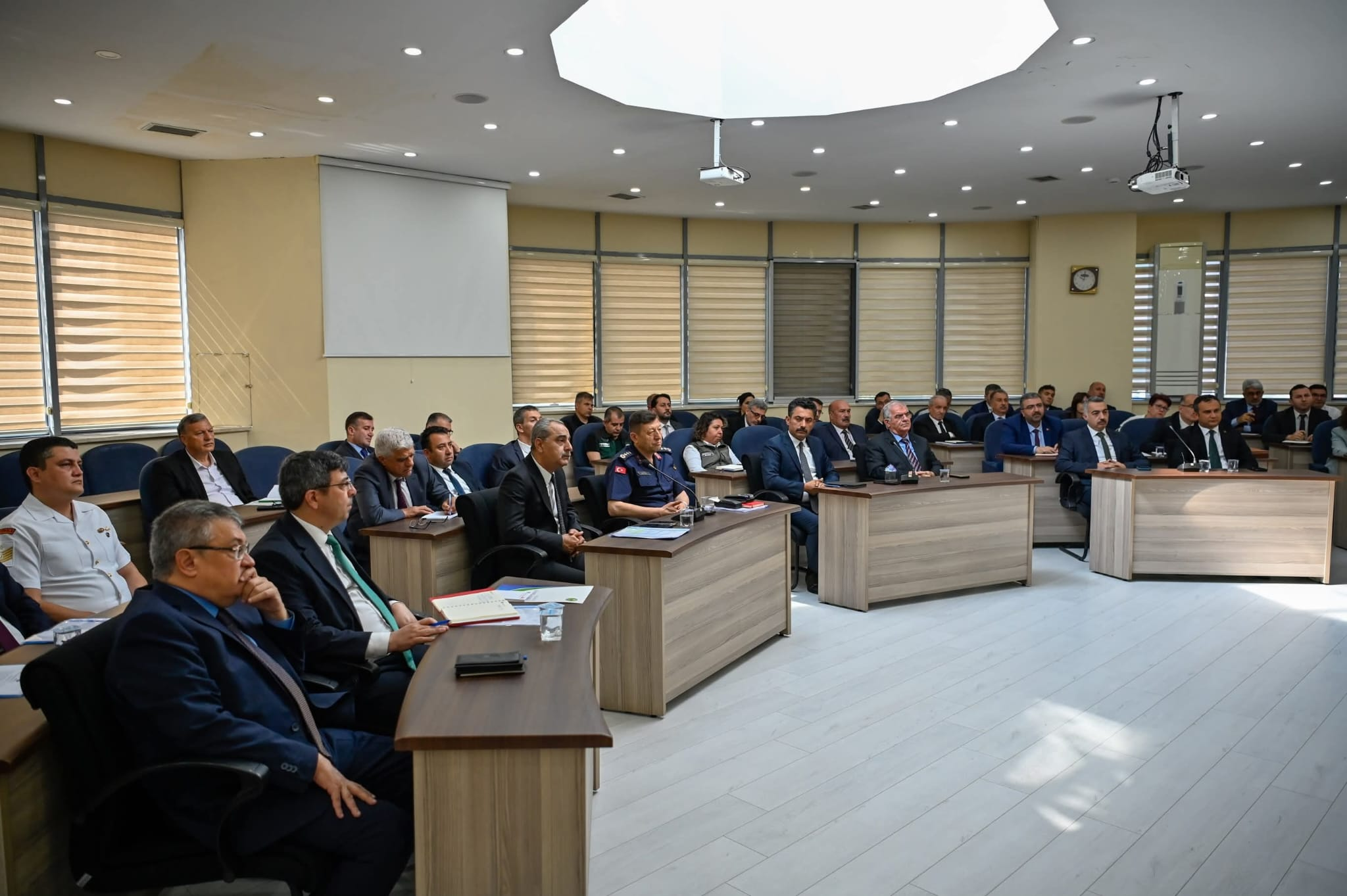 Yalova’da İl İdare Kurulu Toplandı: Kamu Hizmetlerinde Verimlilik ve Vatandaş Memnuniyeti Masaya Yatırıldı
