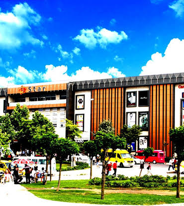 Yalova Star AVM, 12 Yıldır Bölgenin Alışveriş ve Yaşam Merkezi Olmayı Sürdürüyor
