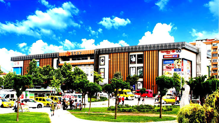 Yalova Star AVM, 12 Yıldır Bölgenin Alışveriş ve Yaşam Merkezi Olmayı Sürdürüyor