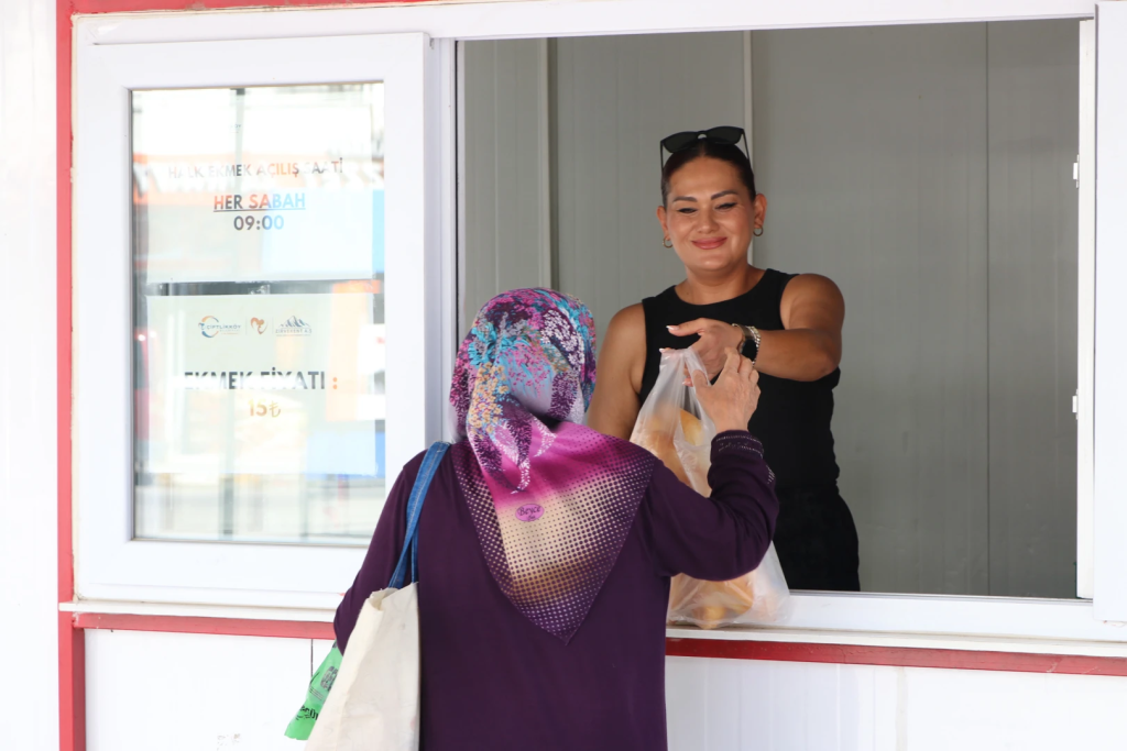 Çiftlikköy’de Halk Ekmek’e Yoğun İlgi: Mayıs Ayında 25 Bin Ekmek Vatandaşlarla Buluştu