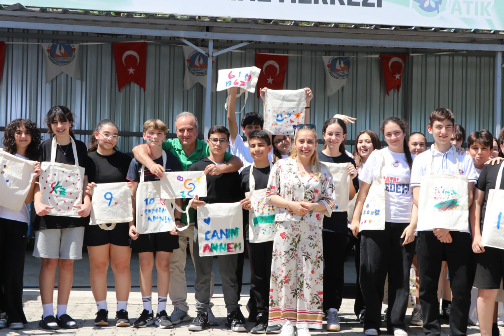 Bahçeşehir Koleji Öğrencilerinden Çiftlikköy’de Çevreye Örnek Geri Dönüşüm Etkinliği