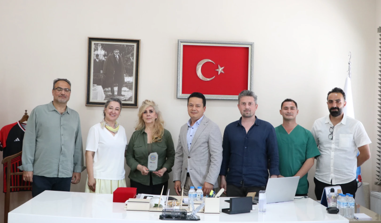 Çiftlikköy’de Hayvanseverlerden Barınağa Anlamlı Destek: SAHAV’ın Katkılarıyla Klinik Yenilendi 1 Çiftlikköy’de Hayvanseverlerden Barınağa Anlamlı Destek: SAHAV’ın Katkılarıyla Klinik Yenilendi