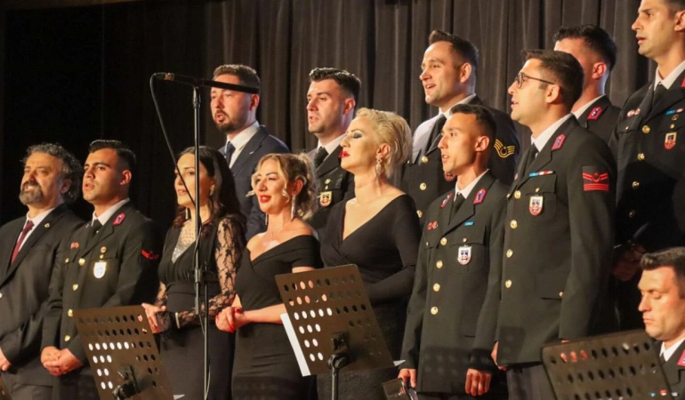 Jandarma’nın 187. Kuruluş Yıl Dönümü Yalova’da Muhteşem Konserle Kutlandı 1 Jandarma’nın 187. Kuruluş Yıl Dönümü Yalova’da Muhteşem Konserle Kutlandı