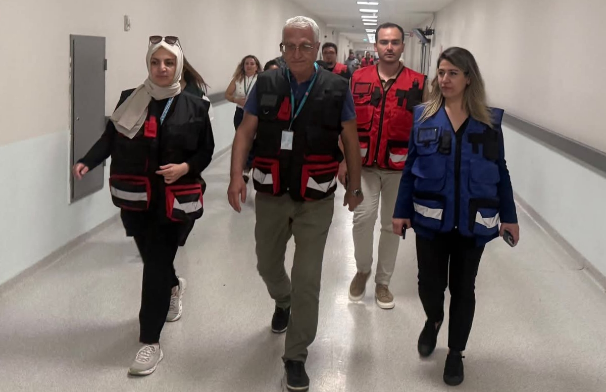Yalova Eğitim ve Araştırma Hastanesi’nde Gerçeği Aratmayan Deprem Tatbikatı: 1 Yalova Eğitim ve Araştırma Hastanesi’nde Gerçeği Aratmayan Deprem Tatbikatı:
