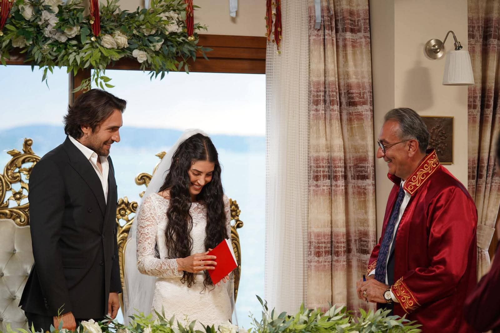 Esme ve Adil’in Nikâhını Başkan Azizoğlu Kıydı 5 Esme ve Adil’in Nikâhını Başkan Azizoğlu Kıydı