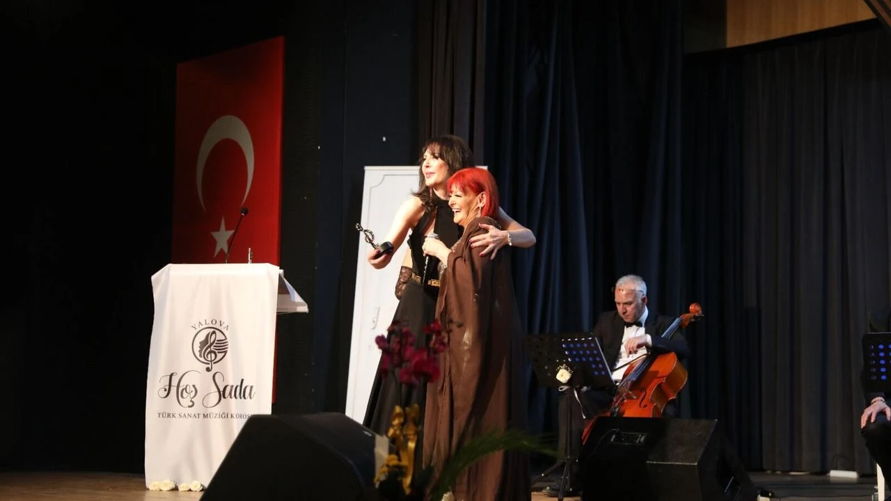 Hoş Sada Korosu’ndan Yalova’da Unutulmaz Yaz Konseri: Türk Sanat Müziği Rüzgârı Esti 14 Hoş Sada Korosu’ndan Yalova’da Unutulmaz Yaz Konseri: Türk Sanat Müziği Rüzgârı Esti