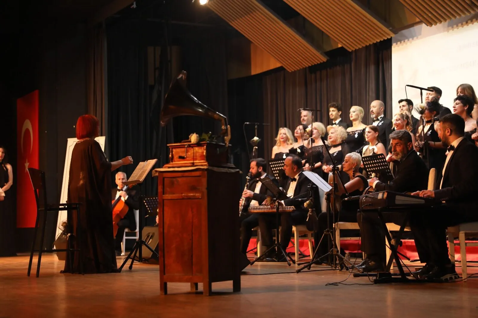 Hoş Sada Korosu’ndan Yalova’da Unutulmaz Yaz Konseri: Türk Sanat Müziği Rüzgârı Esti 4 Hoş Sada Korosu’ndan Yalova’da Unutulmaz Yaz Konseri: Türk Sanat Müziği Rüzgârı Esti