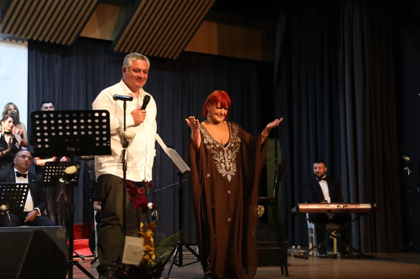 Hoş Sada Korosu’ndan Yalova’da Unutulmaz Yaz Konseri: Türk Sanat Müziği Rüzgârı Esti 8 Hoş Sada Korosu’ndan Yalova’da Unutulmaz Yaz Konseri: Türk Sanat Müziği Rüzgârı Esti