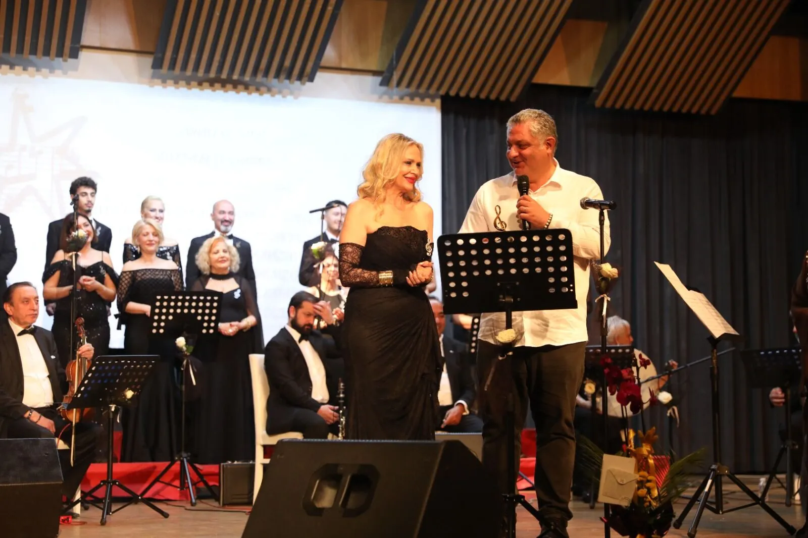 Hoş Sada Korosu’ndan Yalova’da Unutulmaz Yaz Konseri: Türk Sanat Müziği Rüzgârı Esti 10 Hoş Sada Korosu’ndan Yalova’da Unutulmaz Yaz Konseri: Türk Sanat Müziği Rüzgârı Esti