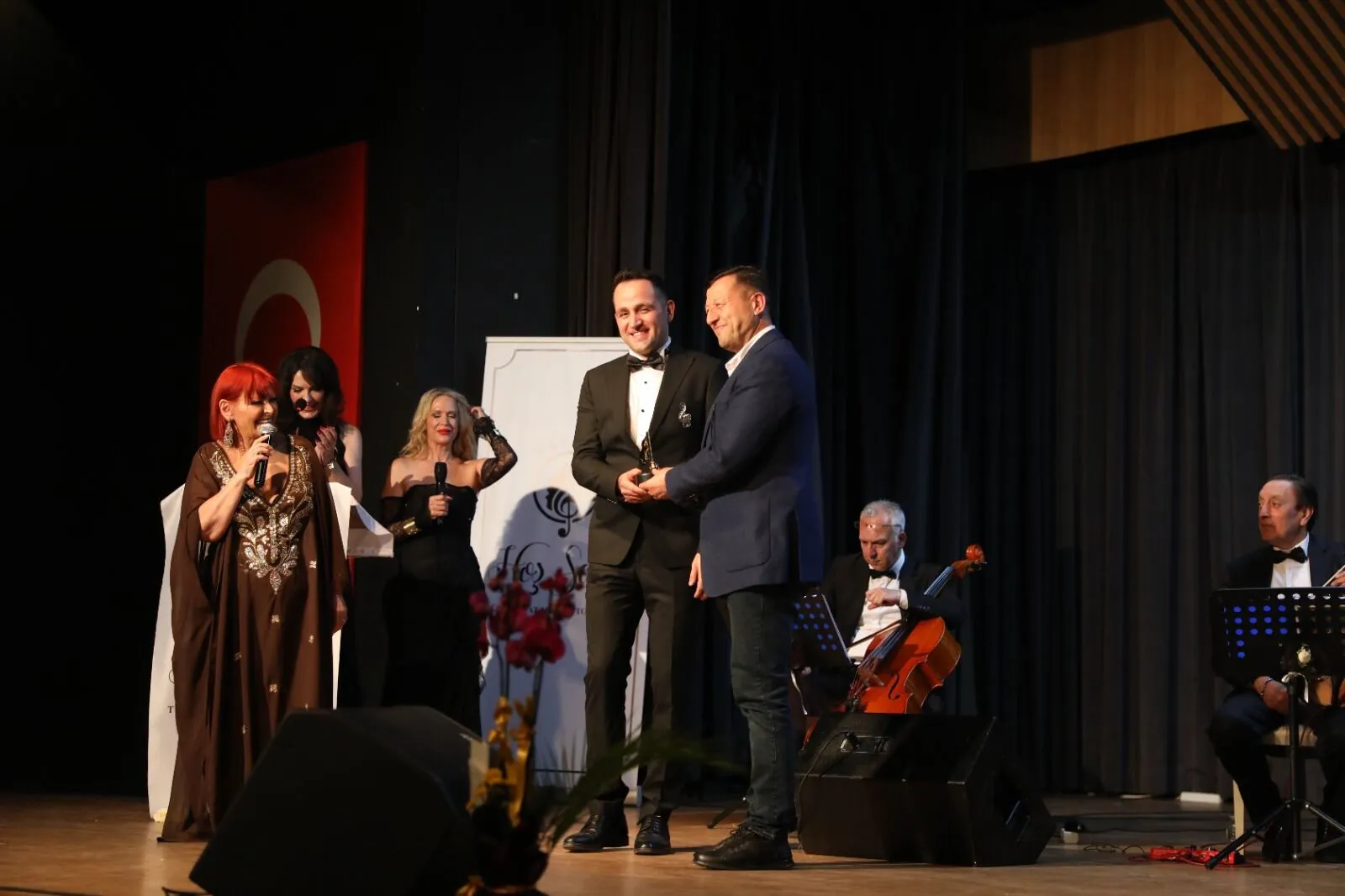 Hoş Sada Korosu’ndan Yalova’da Unutulmaz Yaz Konseri: Türk Sanat Müziği Rüzgârı Esti 11 Hoş Sada Korosu’ndan Yalova’da Unutulmaz Yaz Konseri: Türk Sanat Müziği Rüzgârı Esti