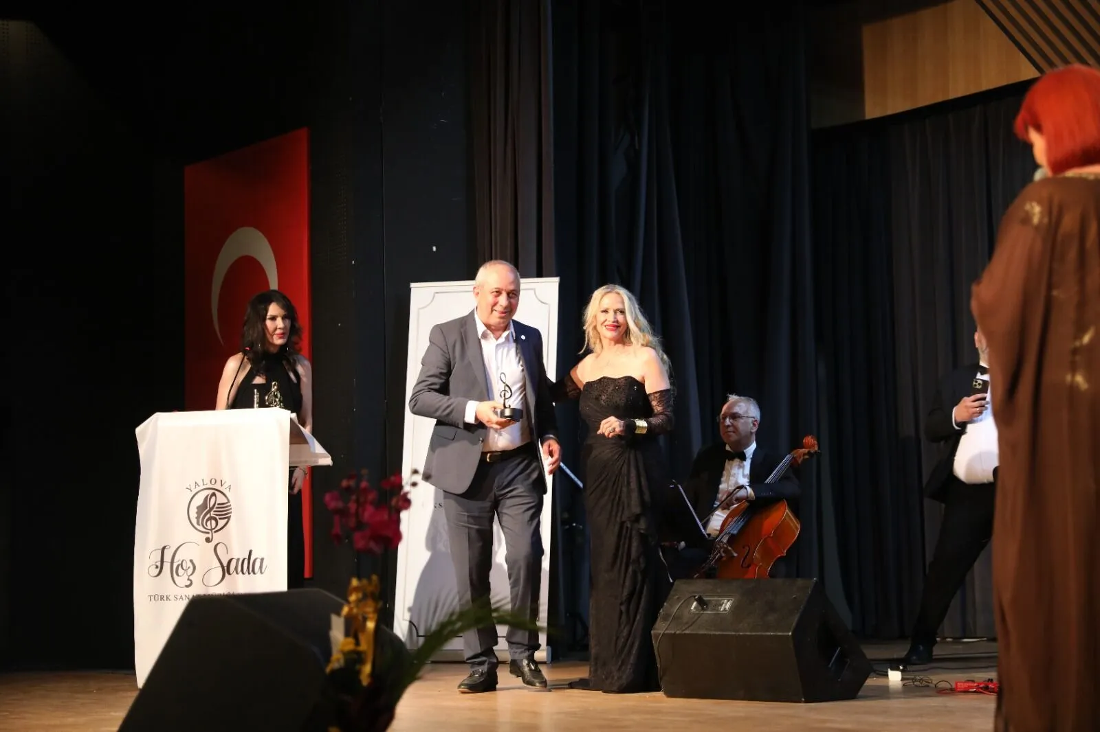 Hoş Sada Korosu’ndan Yalova’da Unutulmaz Yaz Konseri: Türk Sanat Müziği Rüzgârı Esti 12 Hoş Sada Korosu’ndan Yalova’da Unutulmaz Yaz Konseri: Türk Sanat Müziği Rüzgârı Esti