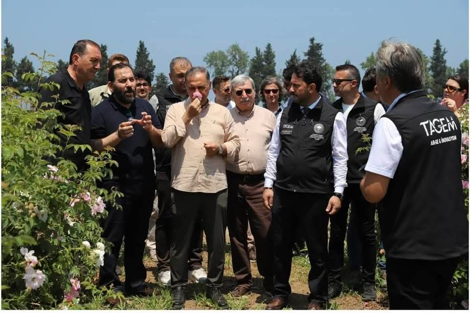 MHP Yalova İl Başkanı Ahmet İhsan Güldoğan, Milli Gül Çiçek Koleksiyonu Tanıtım Programına Katıldı 7 MHP Yalova İl Başkanı Ahmet İhsan Güldoğan, Milli Gül Çiçek Koleksiyonu Tanıtım Programına Katıldı