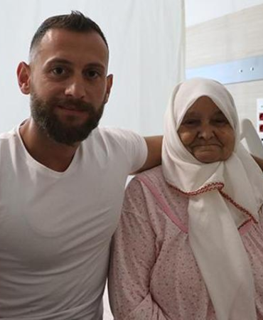 Yalova’da Tıp Dünyasını Şaşkına Çeviren Ameliyat: 76 Yaşındaki Kadının Safra Kesesinden 3 Binden Fazla Taş Çıkarıldı 12 Yalova’da Tıp Dünyasını Şaşkına Çeviren Ameliyat: 76 Yaşındaki Kadının Safra Kesesinden 3 Binden Fazla Taş Çıkarıldı