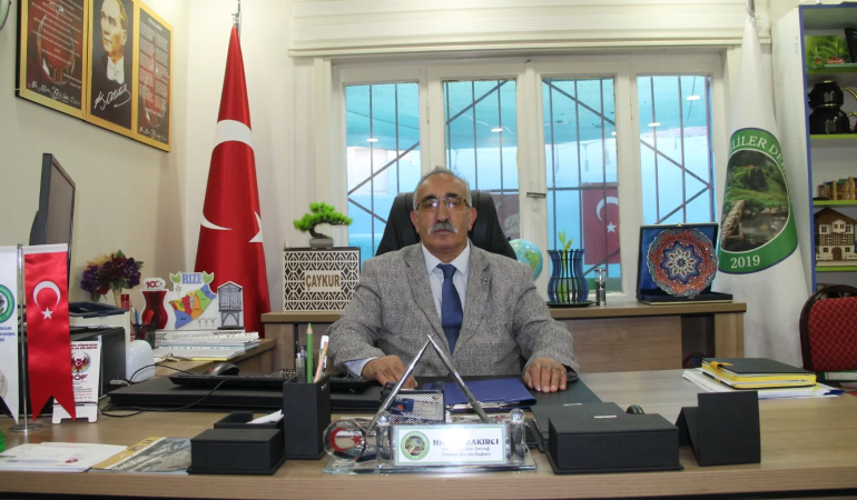Yalova Rizeliler Derneği’nden Kamuoyuna Açıklama: “Derneğimiz Adına Yapılan Yetkisiz Açıklamalarla Hiçbir Bağımız Yok” 1 Yalova Rizeliler Derneği’nden Kamuoyuna Açıklama: “Derneğimiz Adına Yapılan Yetkisiz Açıklamalarla Hiçbir Bağımız Yok”